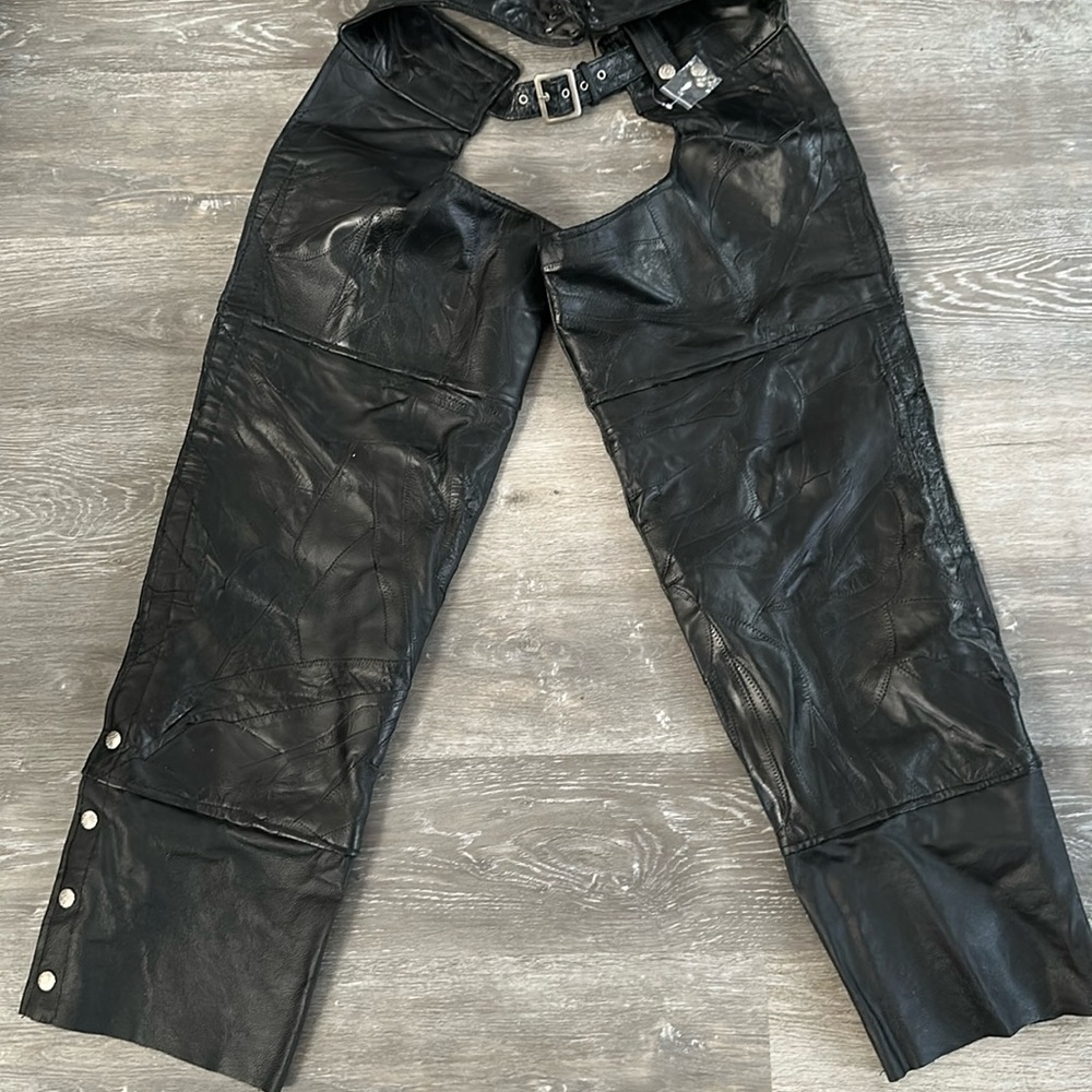 Men’s Diamond Plate Black Leather Motorcycle Chaps, Size Extra Large. - Picture 3 of 16